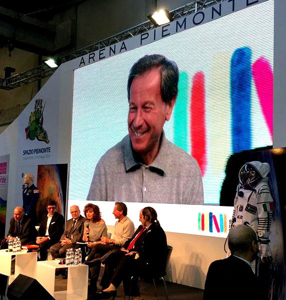 Maurizio Cheli salone del libro di Torino maggio 2016